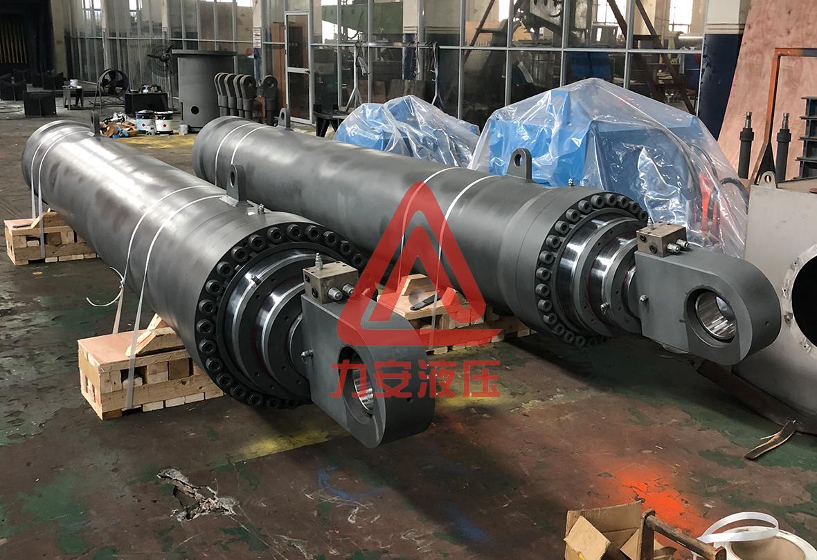 Multi-stage telescopic cylinder