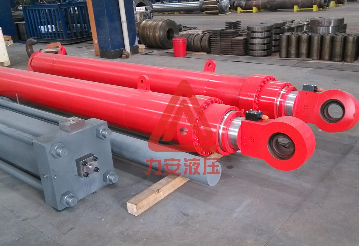 Multi-stage telescopic cylinder