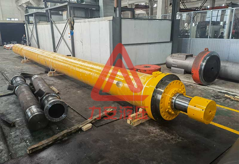 Hydraulic cold drawing machine cylinder