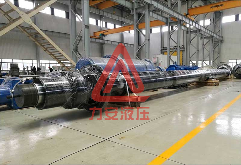 Oil guide cylinder in casting machine