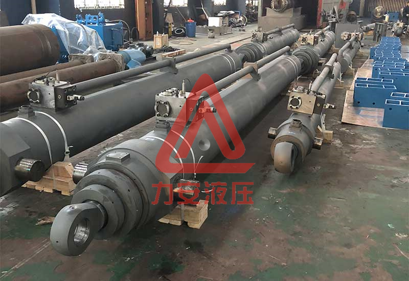 Multi-stage telescopic cylinder