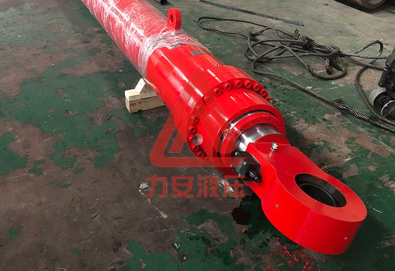 Multi-stage telescopic cylinder